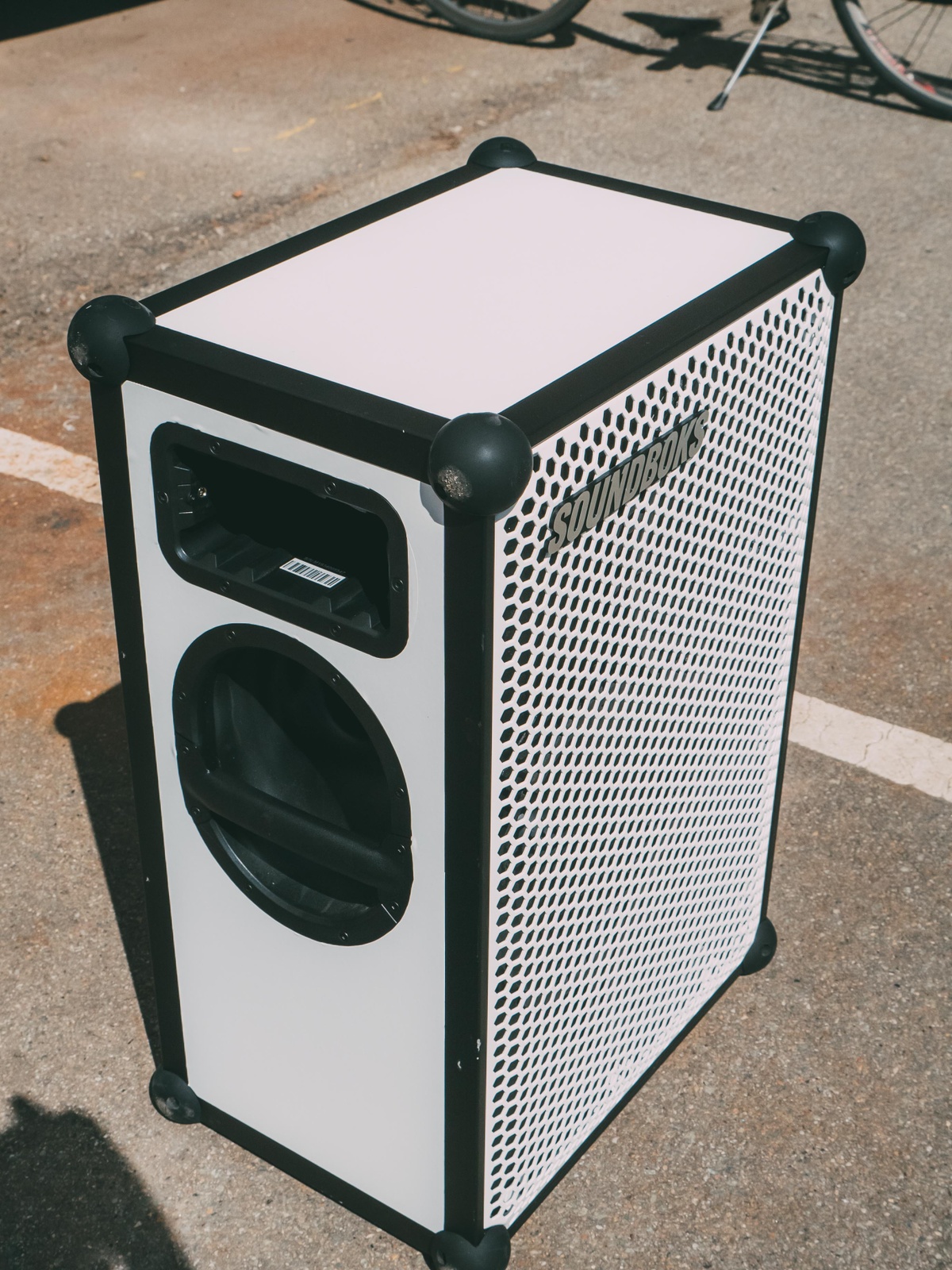 SOUNDBOKS customized with white foil and white grill