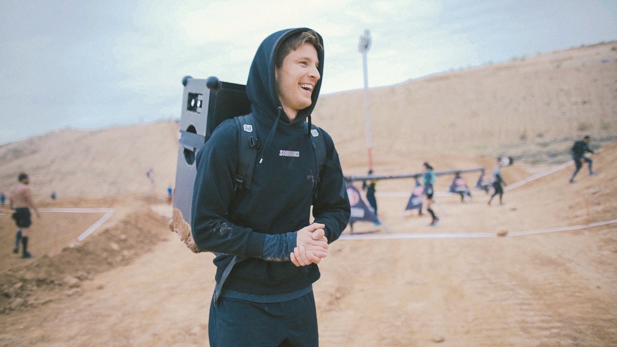 Anton, head of product development at SOUNDBOKS a the spartan race in the mud