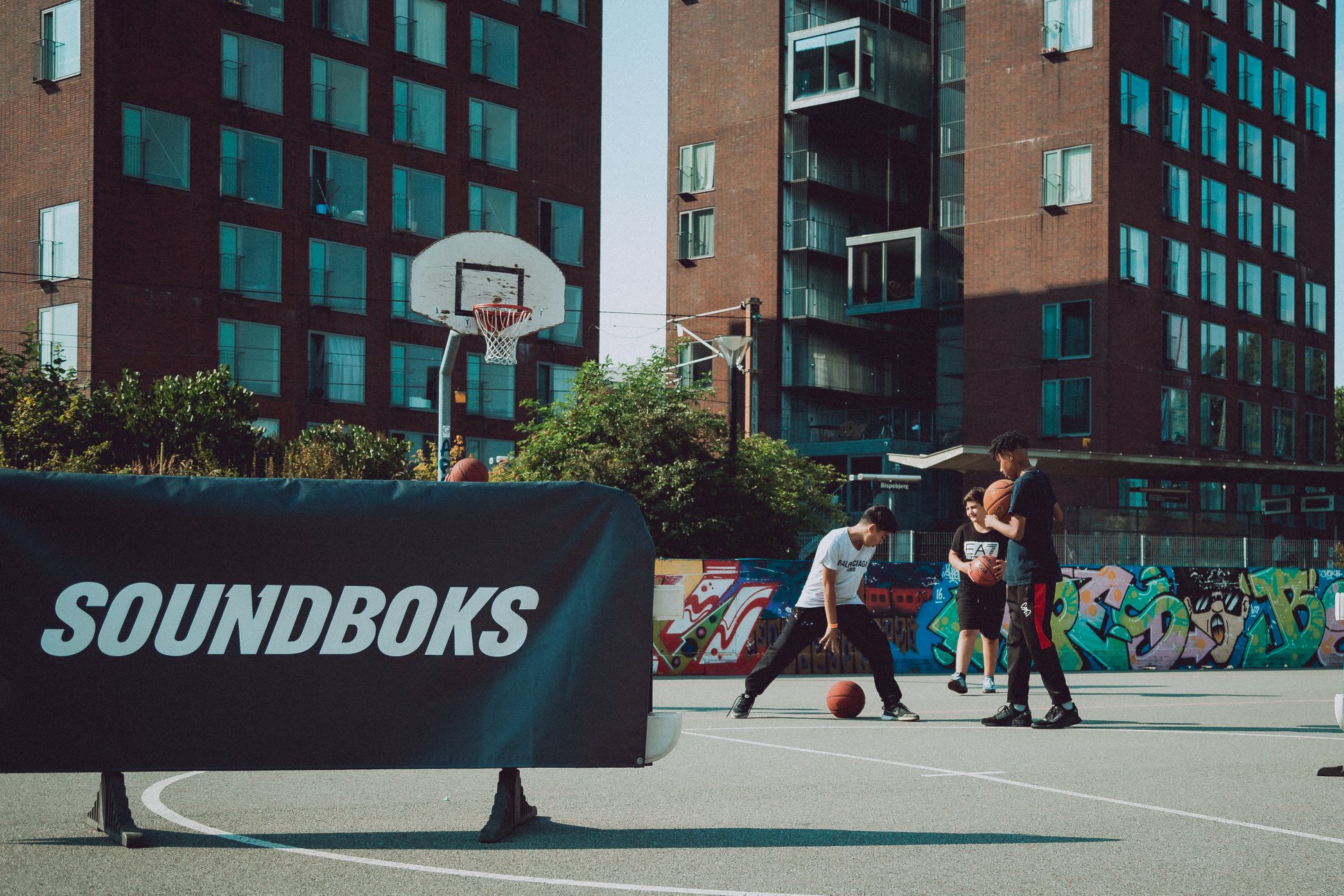 DJ playing in front of a SOUNDBOKS Banner