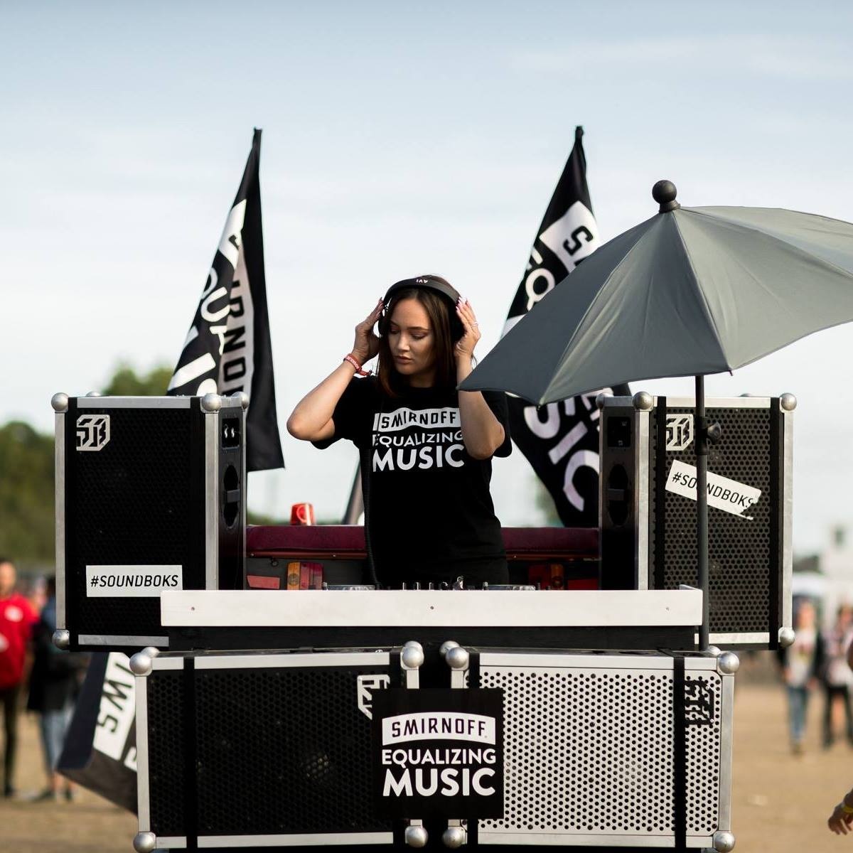 Aviaya DJing with four soundsboks speakers