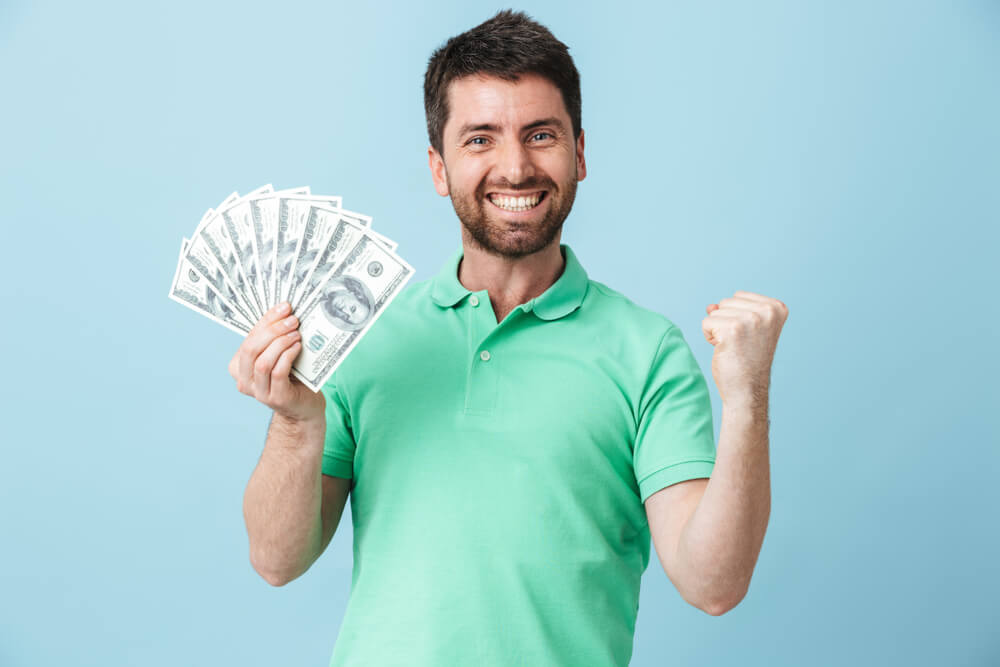 Man holding Delaware title loan cash