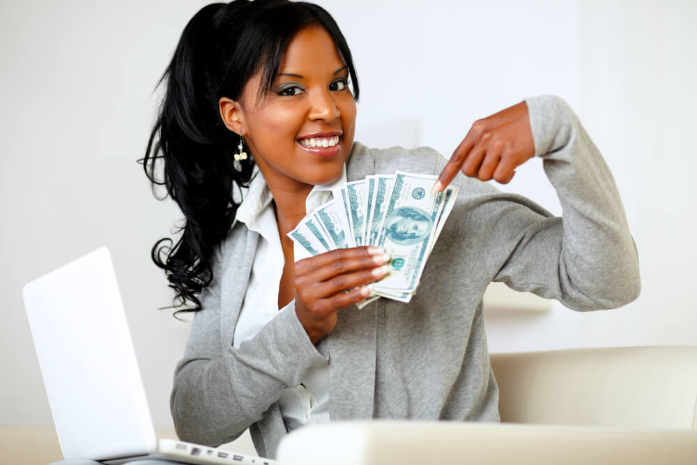 girl pointing to title loan cash