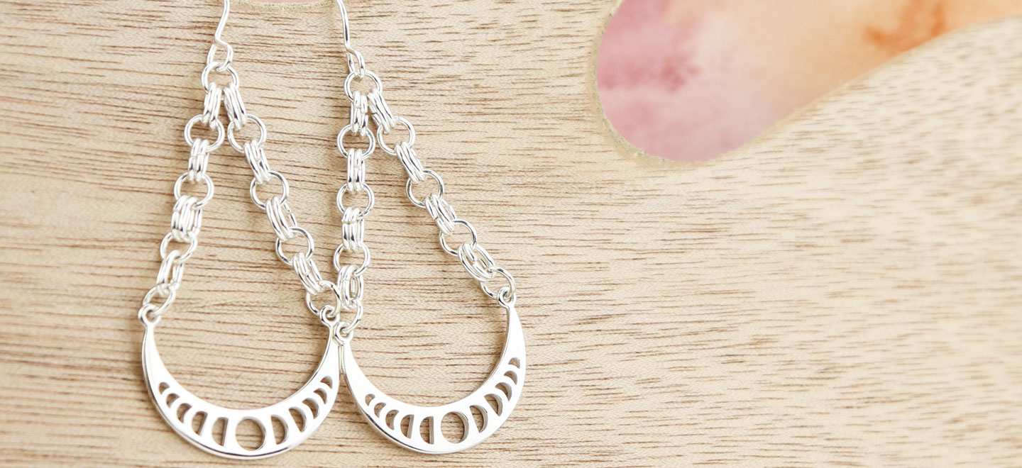 Jump rings are a popular finding in jewelry making designs. Check out this article to find more simple ways to incorporate them into your pieces.