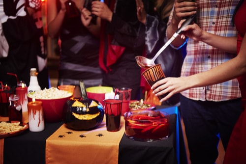How_to_Keep_Things_Spooky_This_Halloween_on_a_Budget_2-min.jpg cheap halloween party