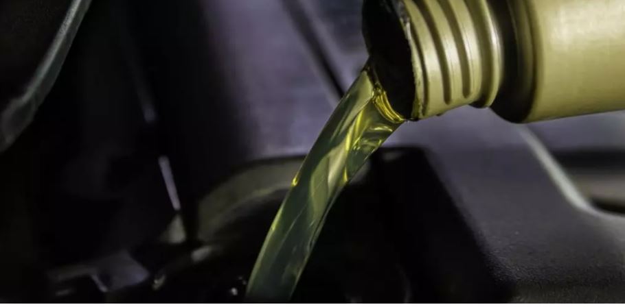 A Guide to Changing Oil on a Commercial Vehicle