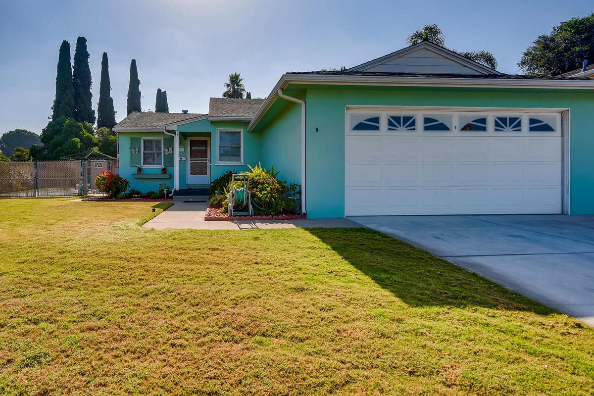 Check out our listing in Allied Gardens!