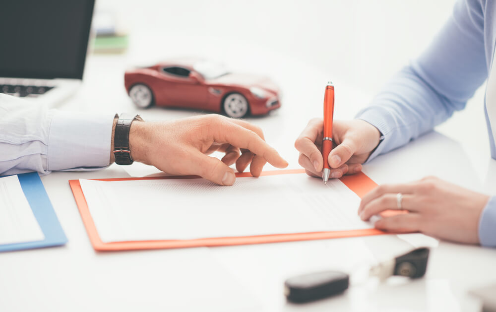 signing an agreement for a vehicle title loan