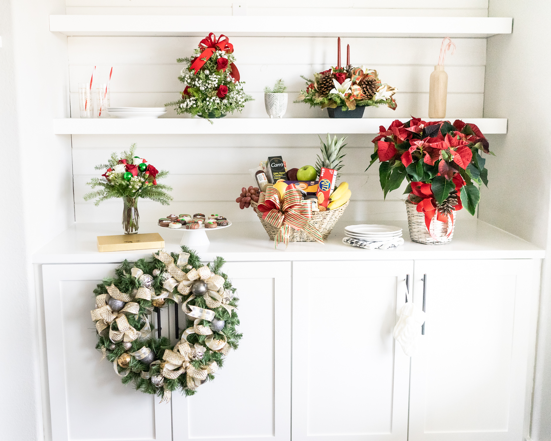 How to Decorate with a Christmas Wreath