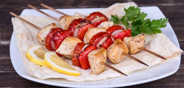 Brochetas de pollo con pimiento.jpg
