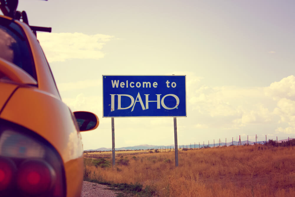 fall in idaho welcome sign