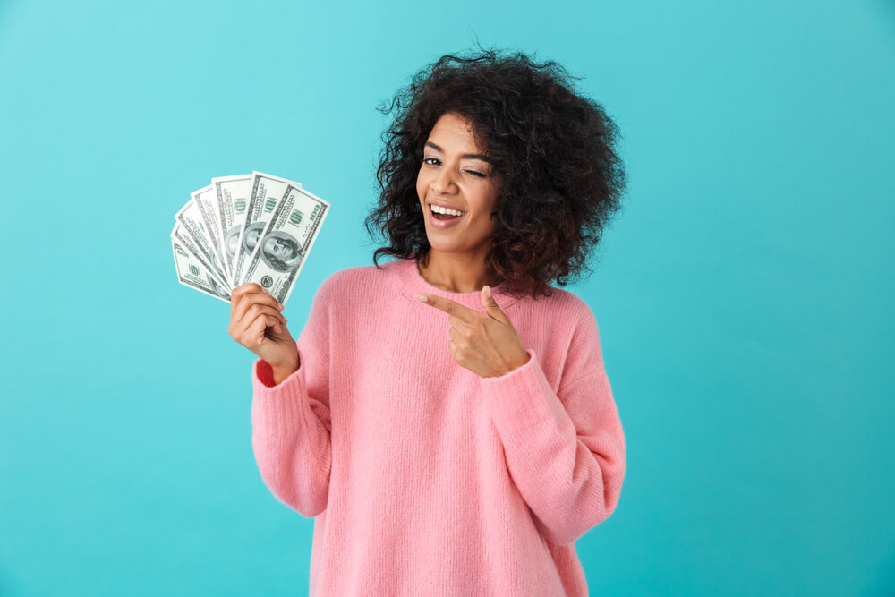 woman smiling, winking and pointing to title loan south carolina cash 