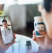 Homem se consultando por teleconsulta com médico