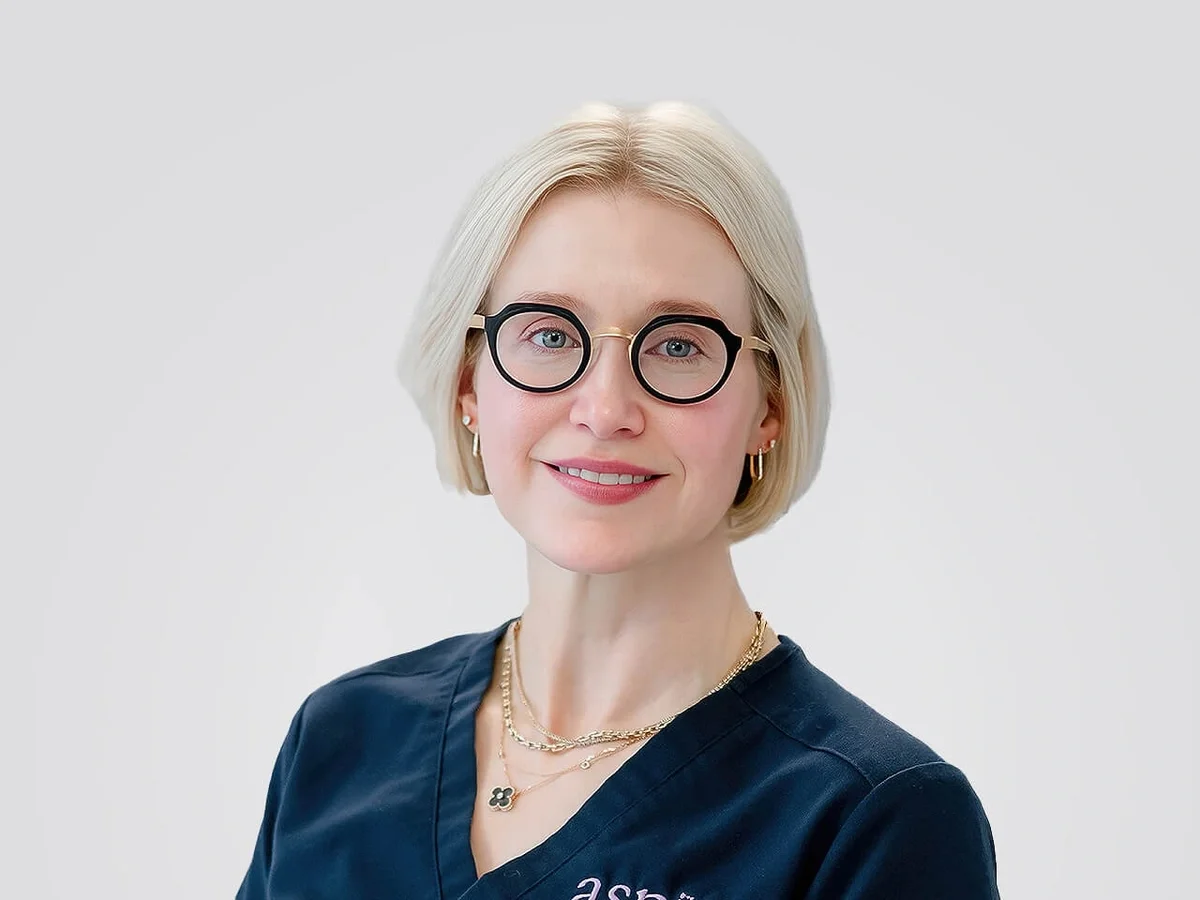 Dr. Alexa Clapp headshot