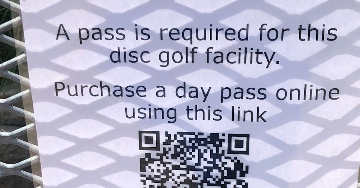 A sign informing people they have to pay to play disc golf here