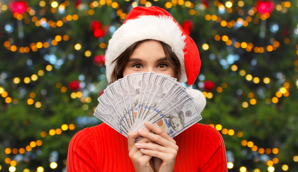 girl with holiday title loan cash