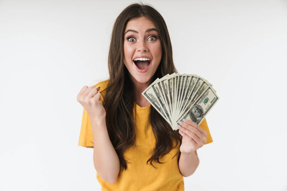lady surprised about title loan cash