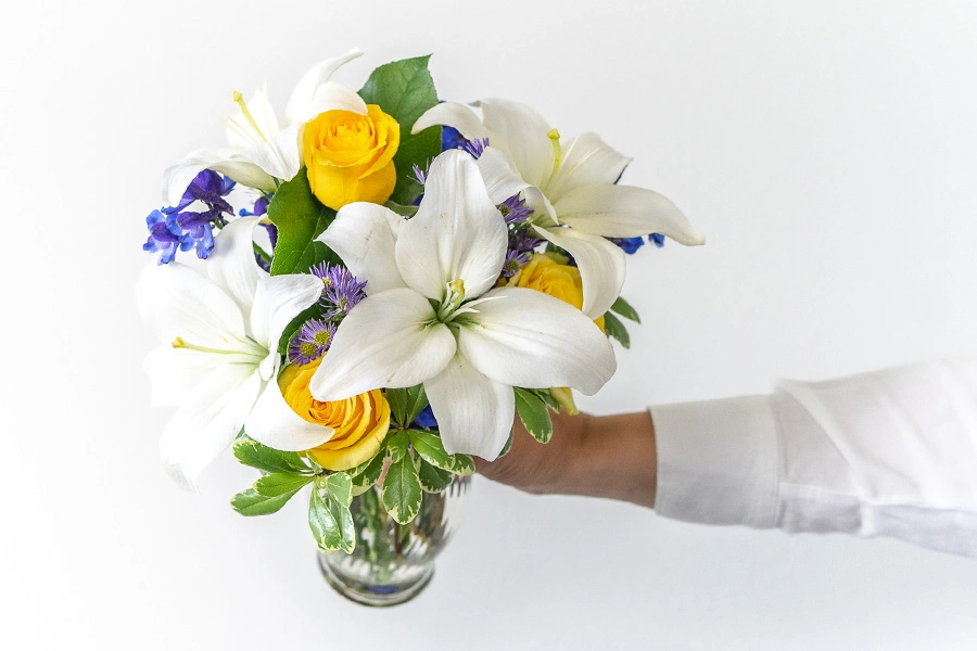 What is the Meaning of White Lilies?