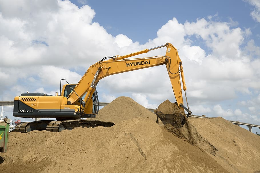 Hyundai 220LC excavator moving dirt