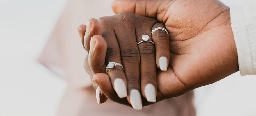1 carat diamond ring on size 8 finger