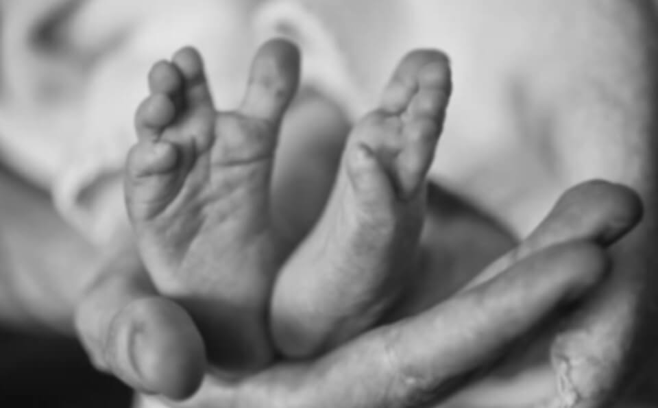 grey scale picture of baby feet