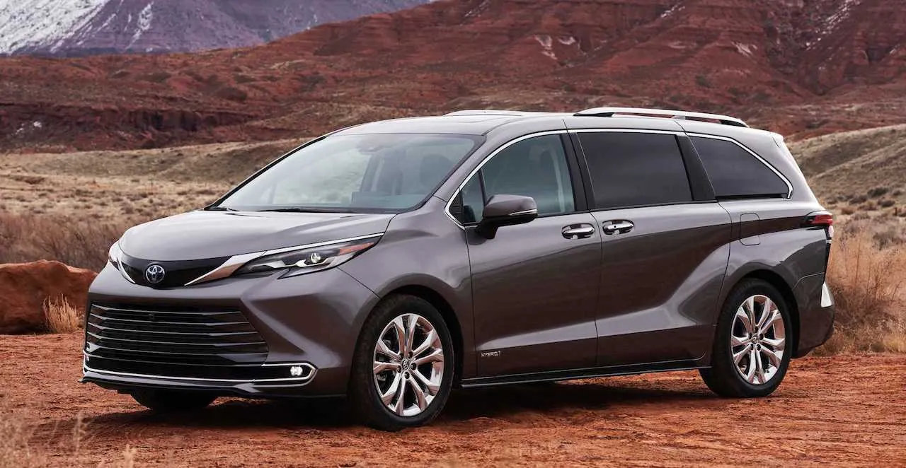 Toyota minivan Sienna Hybrid 2021