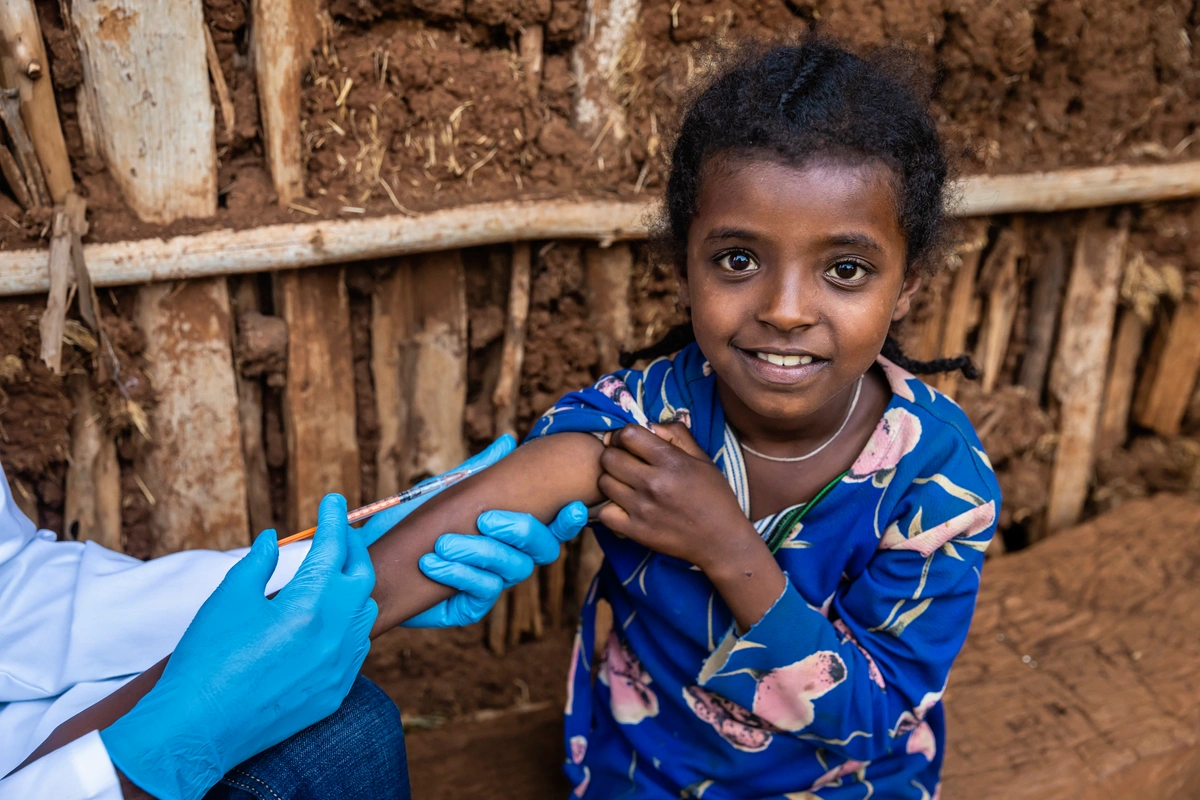 Advertising measles vaccines to citizens