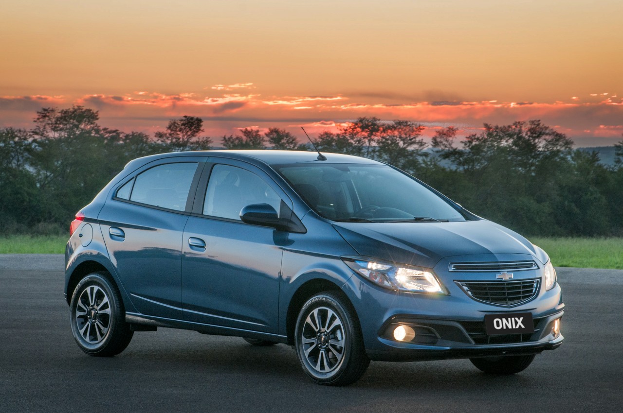 Onix 2015 preços e detalhes do hatch Chevrolet