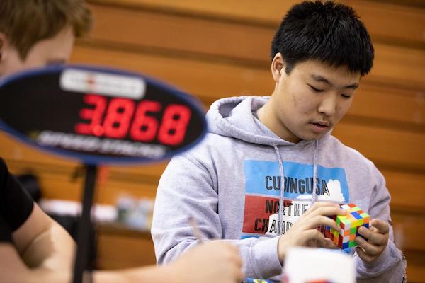 How to compete at a speedcubing competition 