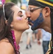casal se beijando, mononucleose, atendimento em Infectologia
