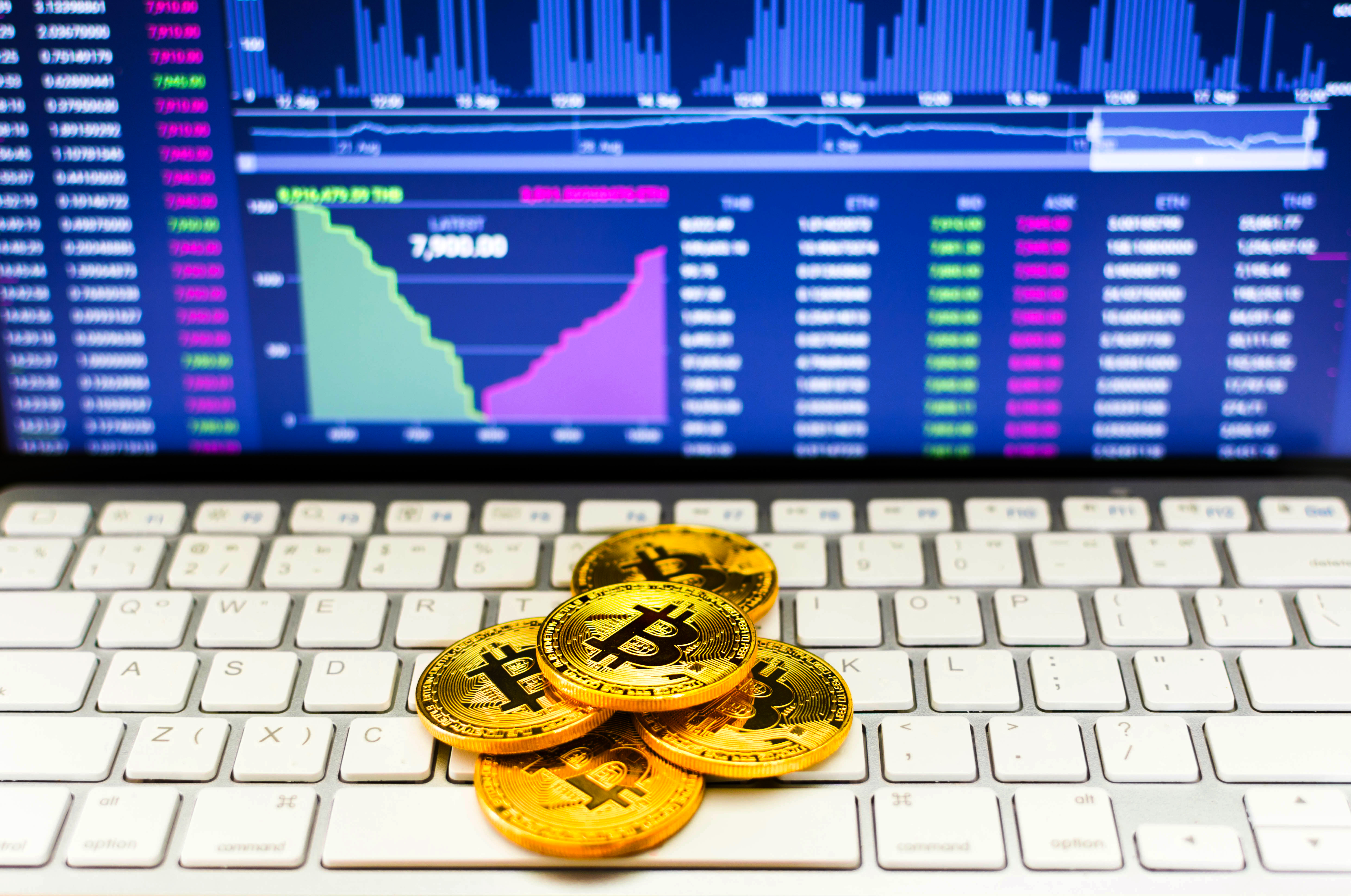 Crypto Market vs. Traditional Stock Market | MintDice