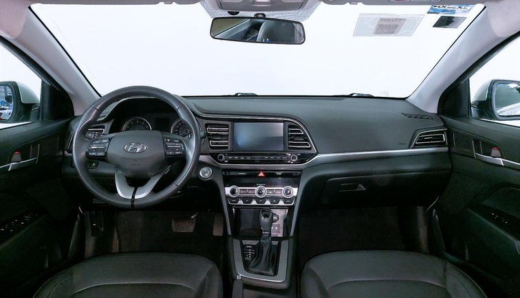 Interior Hyundai Elantra seminuevo