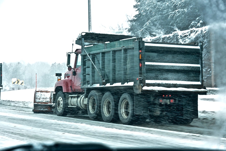 Winter Driving Challenges Faced by Truck Drivers and How to Deal with Them