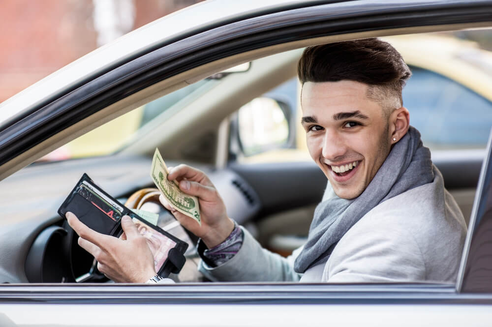guy got auto title loan cash in la