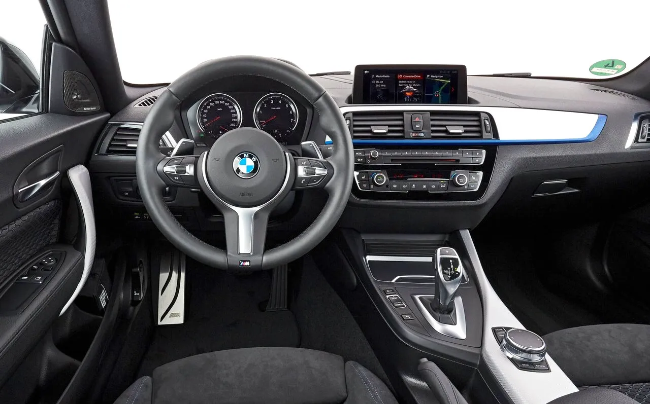 BMW serie 2 interior