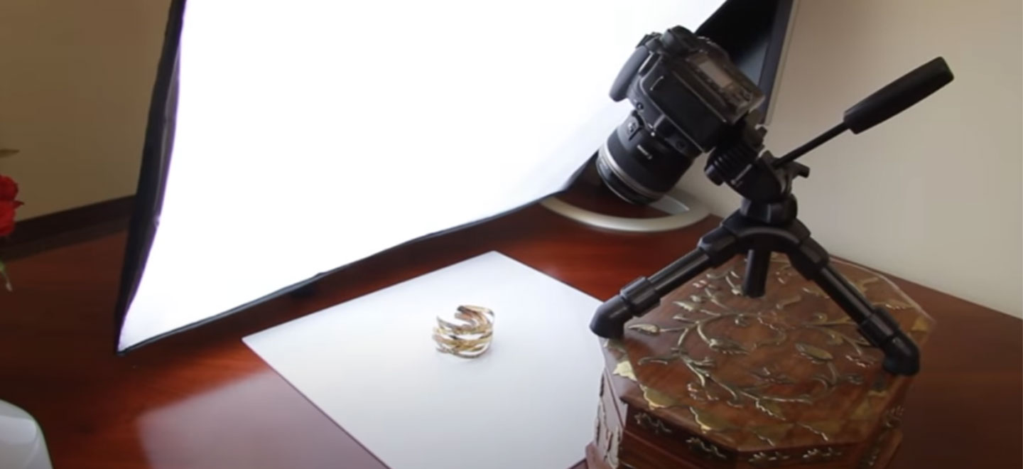 Read our top tips for using a tripod in your jewelry photography studio and why this is such an essential piece of equipment.