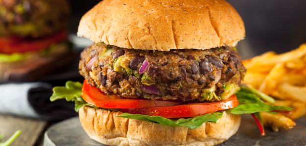 Hamburguesa de Frijoles con Tomate y Lechuga.jpg