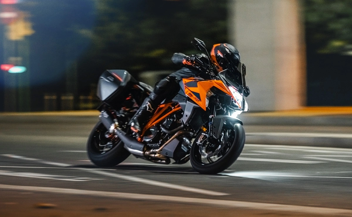 KTM-1290-Super-Duke-GT