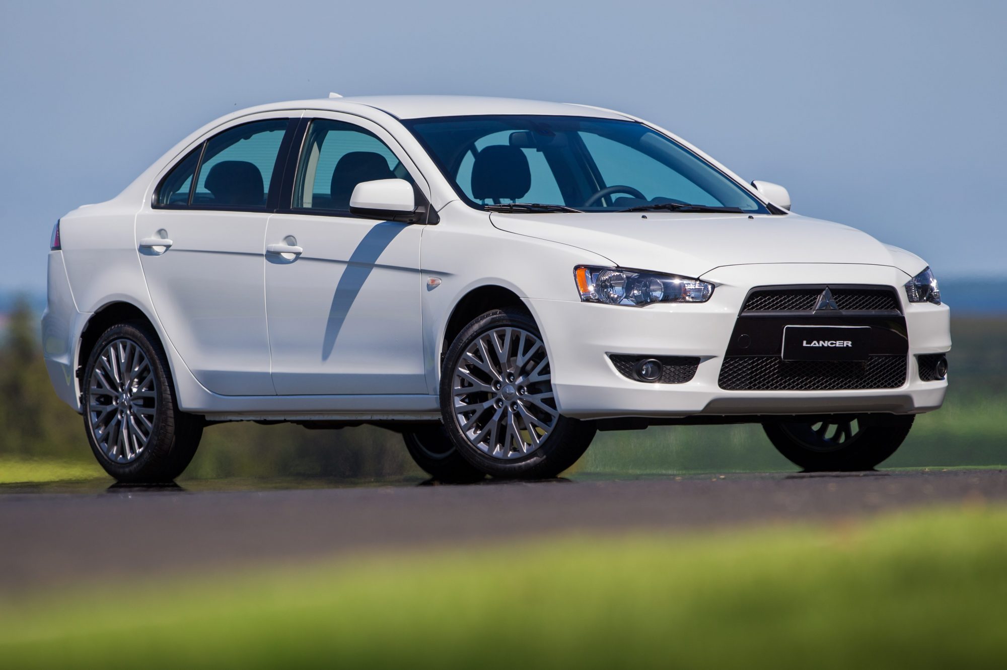 Lancer sedã base do esportivo Lancer Evolution