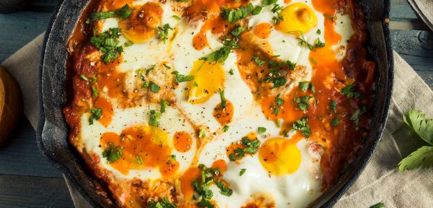 Huevos Entomatados con Perejil.jpg
