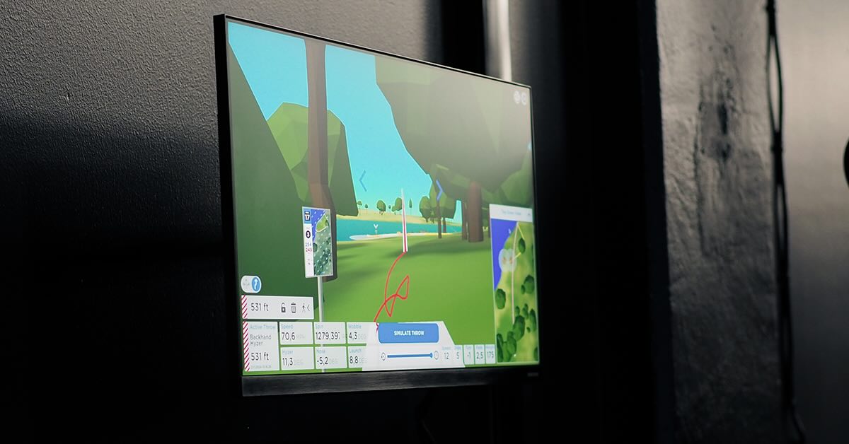 A small computer screen showing a simulated disc golf throw from TechDisc