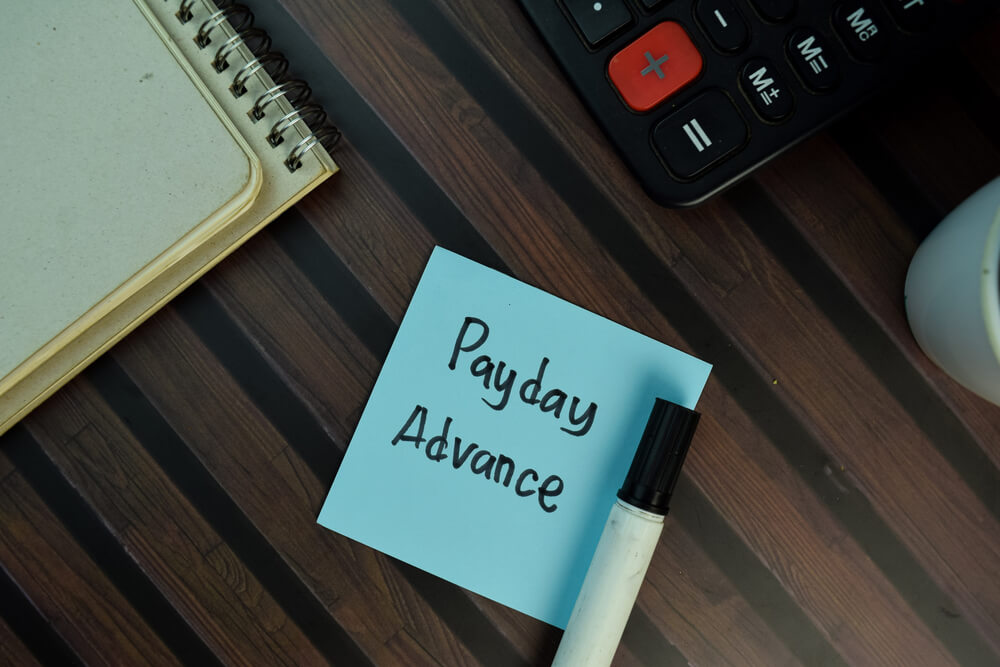 sticky note that says payday advance