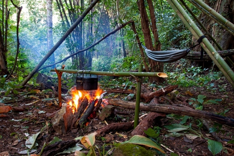 Les 12 essentiels de survie en forêt - Eureka Recherche Sauvetage