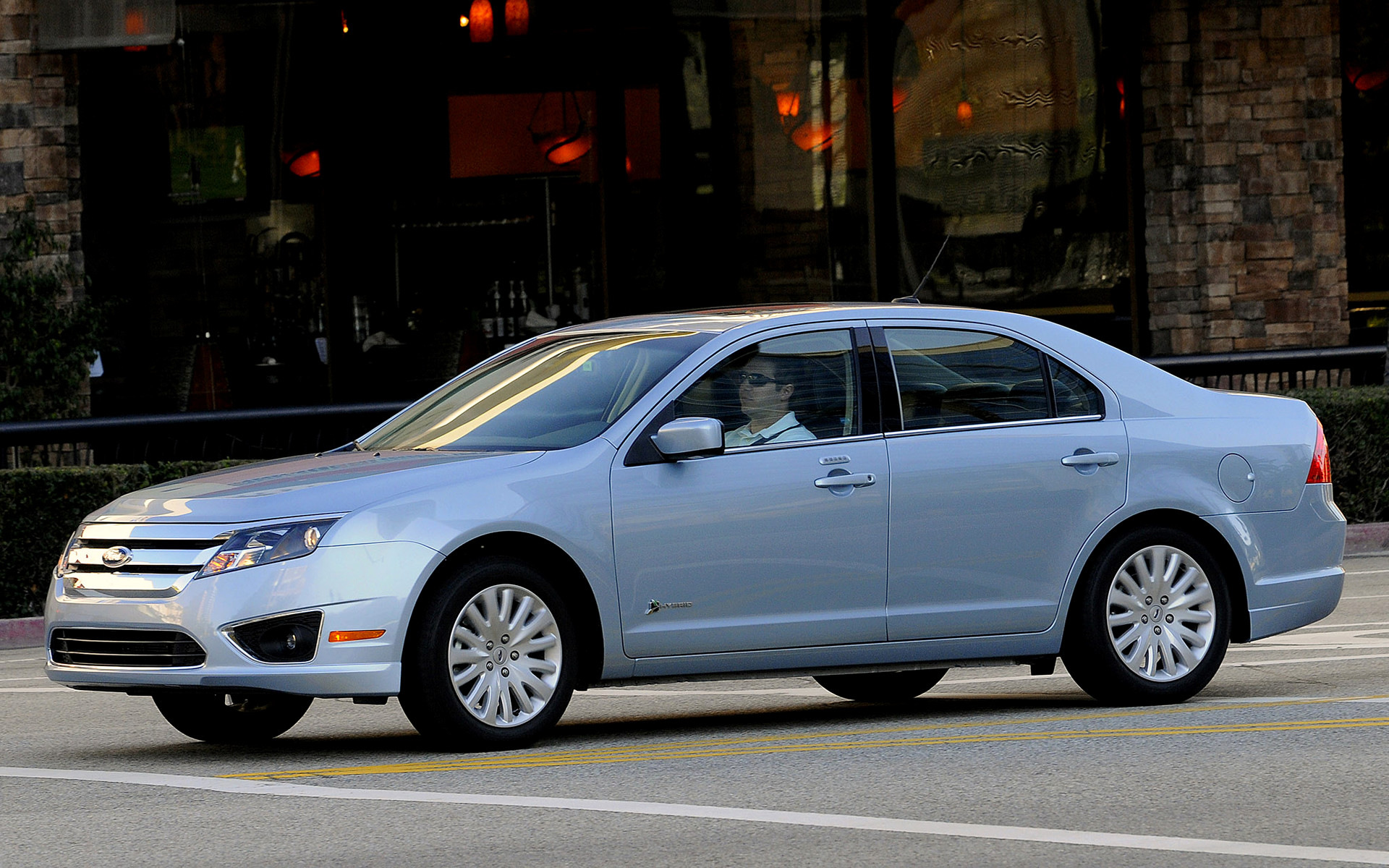 Fusion 2012 é sedan robusto de porte médio-grande (Foto: Ford)