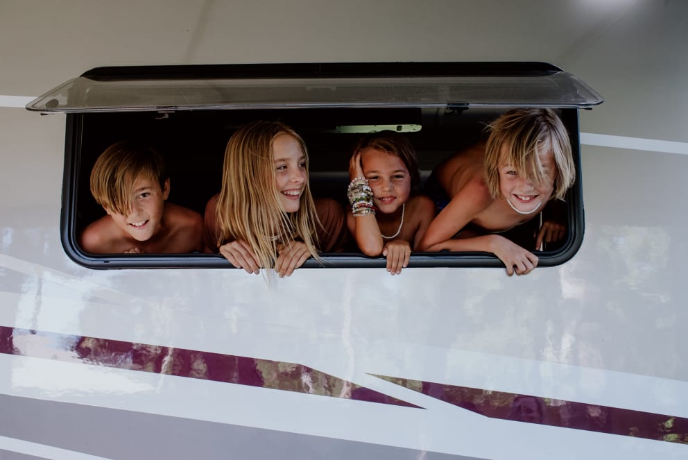 kids hanigng out of rv window