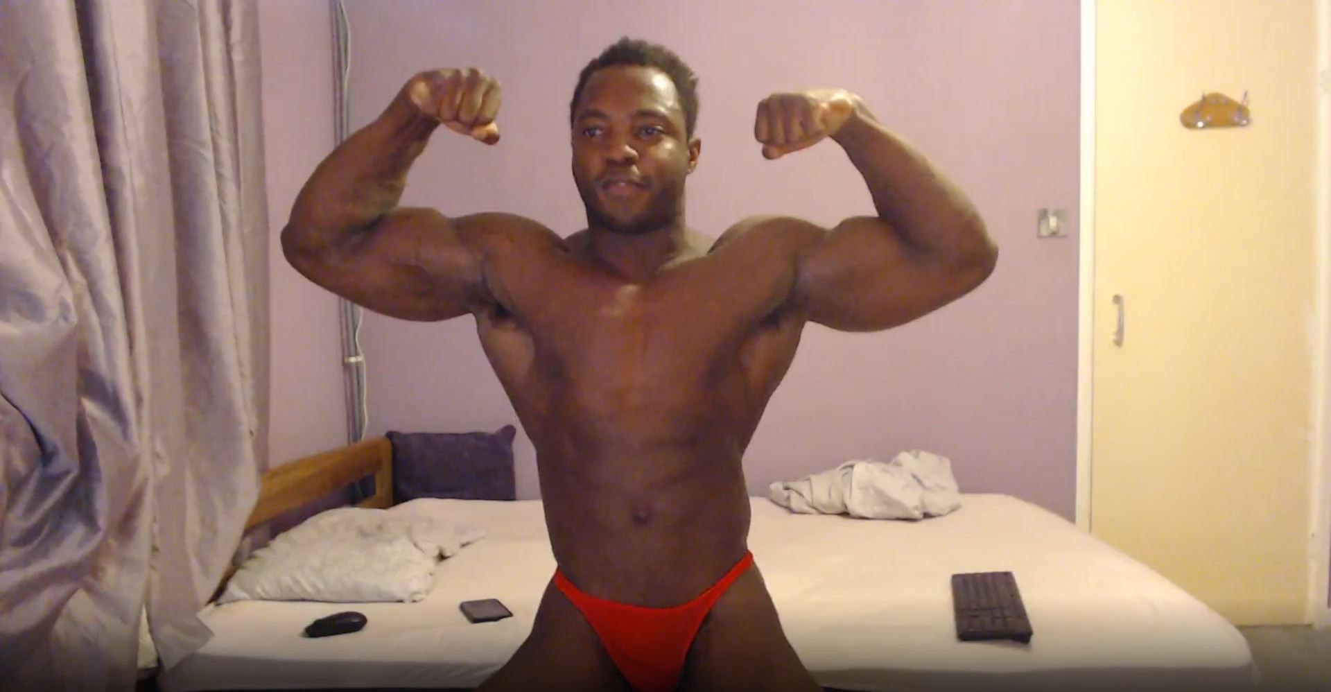 muscle-worship-ebony-guy.JPG