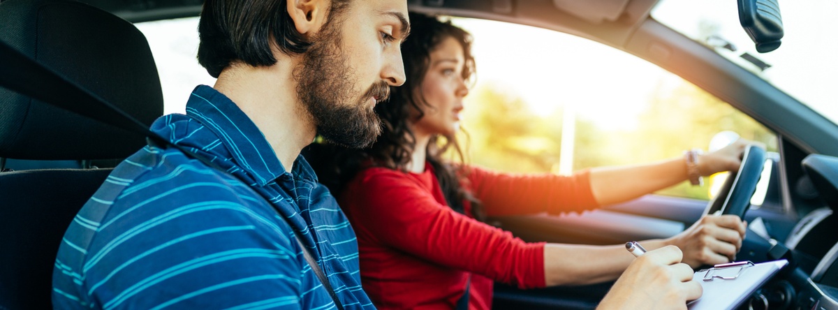 ¿Eres nuevo al volante? Conoce cómo aprender a manejar de forma segura con 10 sencillos pasos para que desarrolles los mejores hábitos de manejo.