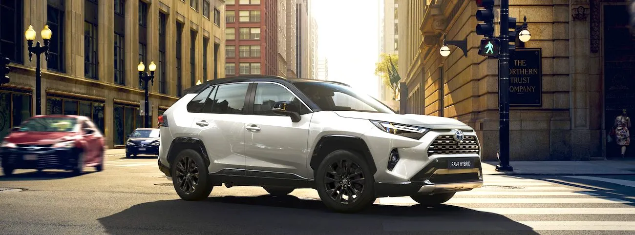 Tucson 2023 vs. Toyota RAV4 2023