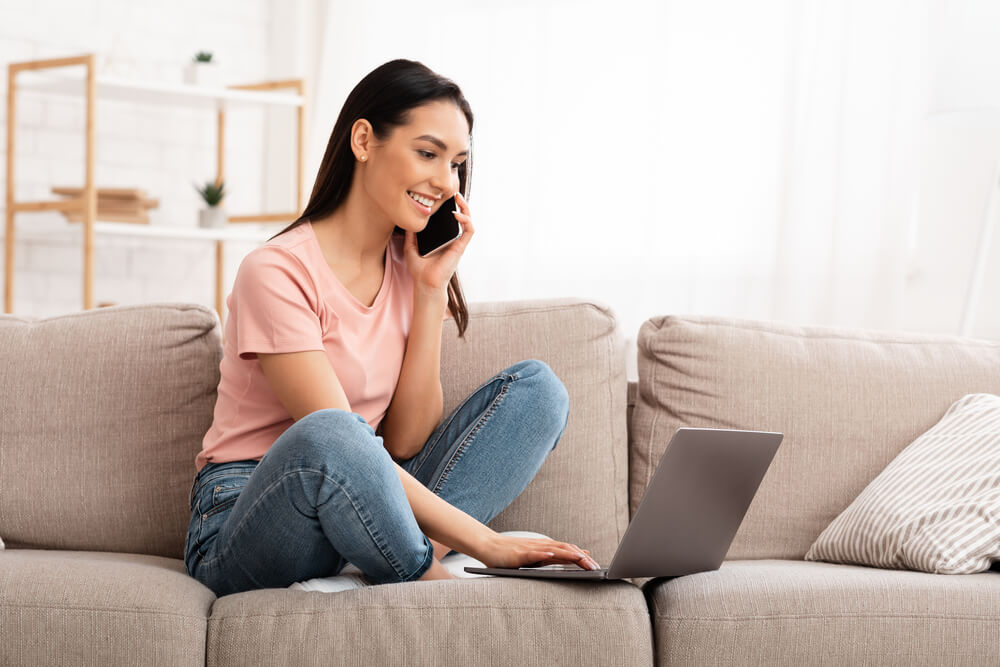 woman applying for a utah online title loan