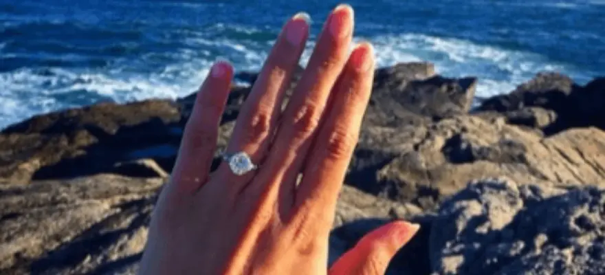 3 carat diamond ring on size 6 finger