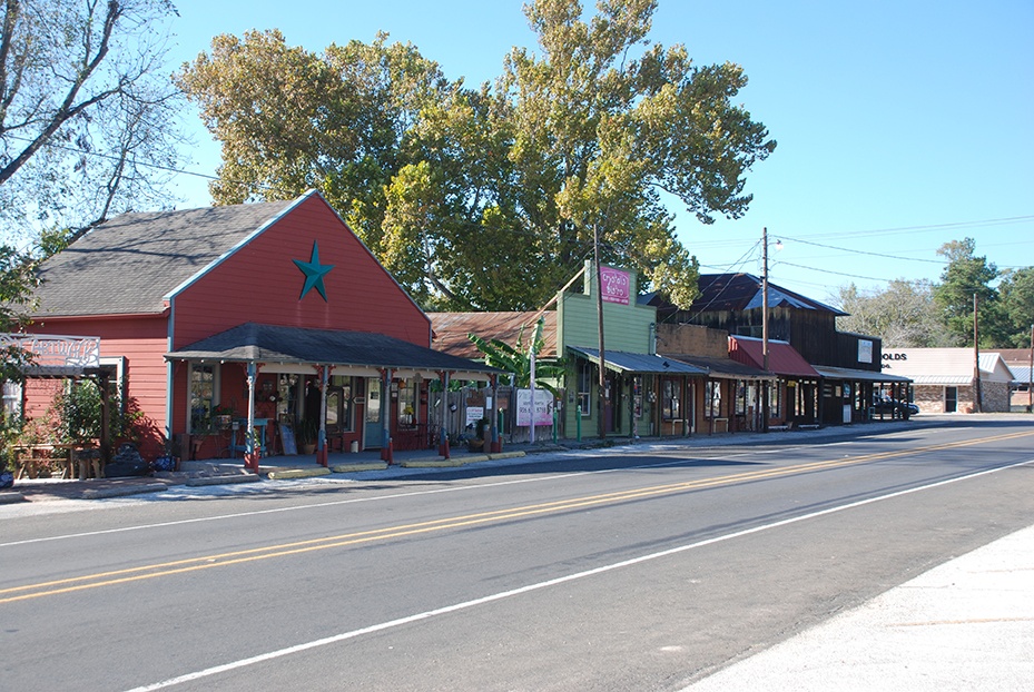 Coldspring_TX_Houses_along_Church_Str...
